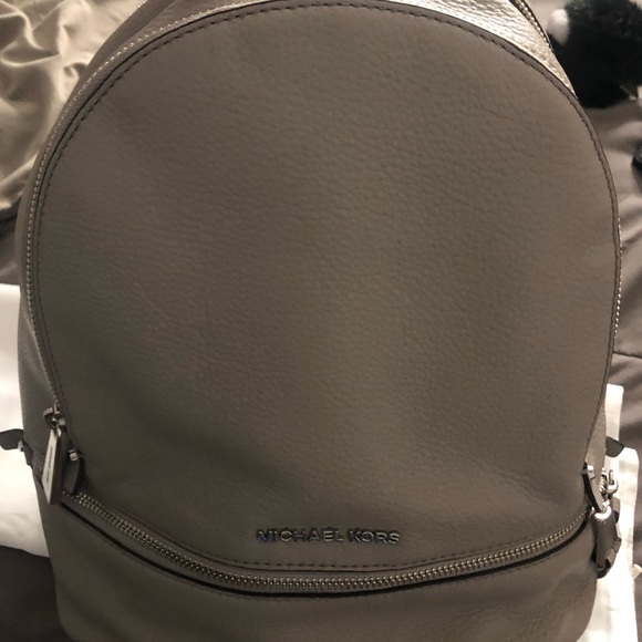 Back pack - Picture 2 of 4